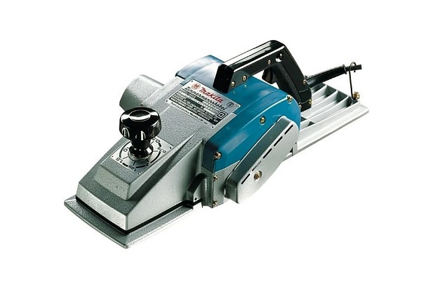 Рубанок MAKITA 1806B